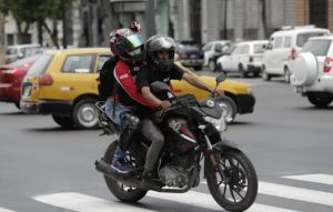 Motocicletas sin placas ni permisos provisionales no podrán circular a partir de octubre