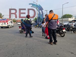Autobús provoca accidente, dos motociclistas lesionados