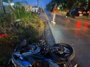 Motociclista muere tras impactarse con automóvil