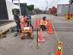Rehabilitan traga tormentas en Calzada Tlacotengo