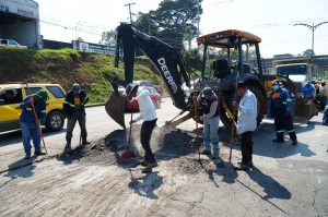 Atiende Ayuntamiento baches en Puente Tratados de Córdoba