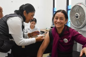 Cuidar la salud también es un acto de amor: SMDIF impulsa jornada de vacunación