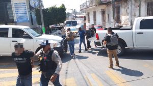 Cateo en Nuevo Toxpan, hay 3 detenidos y vehículos asegurados