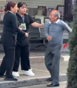 Empleadas de restaurante agreden a adulto mayor en Orizaba; video causa indignación