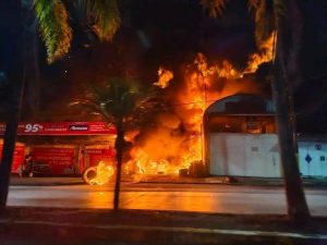Muere talachero tras semanas hospitalizado por incendio en su negocio.