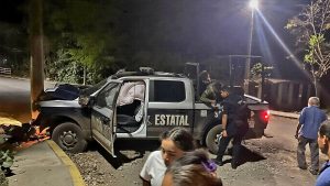 Tres policías lesionados tras accidente de patrulla.