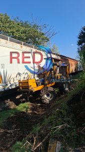 Tren embiste alzadora; no se reportan lesionados.