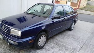 Roban vehículo Jetta en la Colonia Paraíso de Córdoba