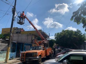 Fortín sale de la oscuridad; avanzan trabajos de alumbrado en colonias