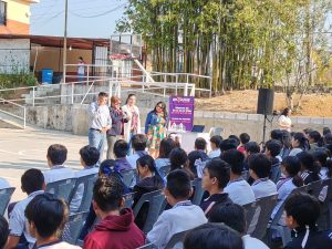 Previenen sobre adicciones a estudiantes. En Col. Villas de la Llave