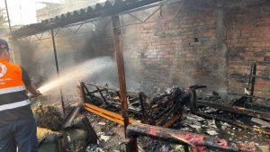 Atiende Protección Civil incendio en casa habitación. En Monte Blanco