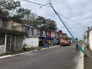 Avanza rehabilitación de alumbrado público en Fortín; vecinos reconocen mejoras