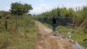 Cierra ayuntamiento paso clandestino en inmediaciones de la aeropista