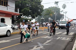 Reúne a cientos Carrera con Causa de Callejeritos Fortín