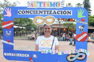 Con caminata conmemoran el Día Nacional de la Concienciación sobre el Autismo.