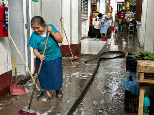 Jornada de limpieza en el Mercado “3 de Agosto”.