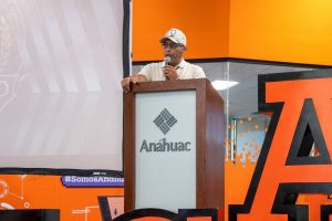 Ricardo Rincón, jefe de Deporte, recibe el ‘León de Oro’ por la Universidad Anáhuac Córdoba – Orizaba