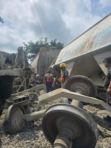 Descarrila tren carguero en Santa Isabel