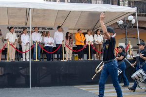 Realizan desfile conmemorativo por el 140 Aniversario del Día del Trabajo