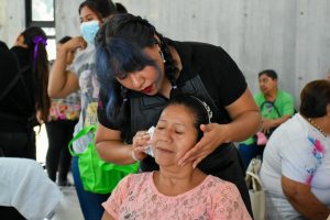 Consiente SMDIF a madres cordobesas con campaña “Mamá ¡Ponte bella!”