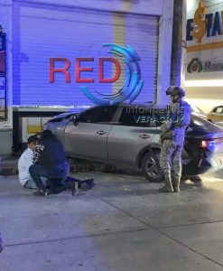 Patrulla con particular se impactan en la avenida 2.