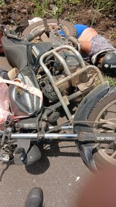 Muere en choque de motocicletas