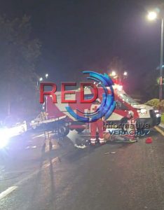 Hombre muere atropellado al intentar auxiliar a su hermano.