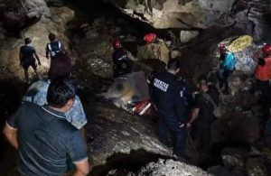 Recuperan dos cuerpos más en la Gruta Chichicazapan; continúa la búsqueda de una persona.
