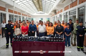 Ayuntamiento reconoce el compromiso del personal de Protección Civil con la entrega de uniformes