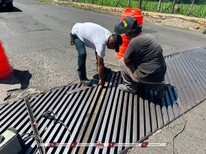 Fortalece Ayuntamiento infraestructura pluvial con reparación de tragatormentas