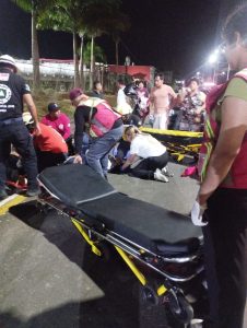 Dos motociclistas resultan lesionados tras fuerte choque