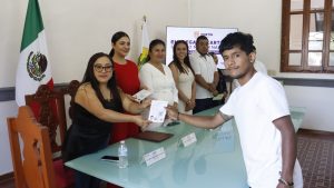 Jóvenes reciben cartillas del Servicio Militar Nacional en Fortín