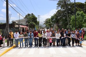 CON CONCRETO HIDRÁULICO E ILUMINACIÓN LED, TRANSFORMAN LA CALLE ORIENTE 6 EN IXTACZOQUITLÁN