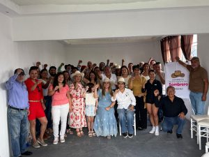 Samantha Vicentinni decidió ponerse el sombrero