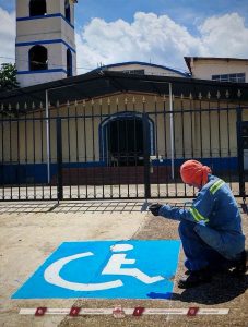 Refuerza Ayuntamiento de Córdoba seguridad vial con trabajos de balizamiento en comunidades